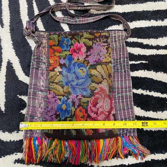 Costa Rican Embroidered Bag - Picture 2 of 3